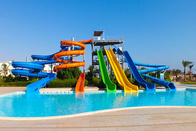 मनोरंजन पार्क के लिए शीसे रेशा आउटडोर सर्पिल स्लाइड जल पूल स्लाइड खेल का मैदान